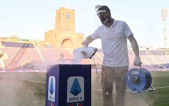 Serie A, controlli prima della partita Bologna vs Juventus Foto Massimo Paolone/LaPresse
22 giugno 2020 Bologna, Italia
sport calcio
Bologna vs Juventus - Campionato di calcio Serie A TIM 2019/2020 - stadio Renato Dall\'Ara
Nella foto: sanificazione in campo
Photo Massimo Paolone/LaPresse
June 22, 2020 Bologna, Italy
sport soccer
Bologna vs Juventus - Italian Football Championship League A TIM 2019/2020 - stadio Renato Dall\'Ara stadium
In the pic: field sanitation