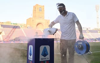 Foto Massimo Paolone/LaPresse 
22 giugno 2020 Bologna, Italia 
sport calcio 
Bologna vs Juventus - Campionato di calcio Serie A TIM 2019/2020 - stadio Renato Dall\'Ara
Nella foto: sanificazione in campo

Photo Massimo Paolone/LaPresse 
June 22, 2020 Bologna, Italy 
sport soccer 
Bologna vs Juventus - Italian Football Championship League A TIM 2019/2020 - stadio Renato Dall\'Ara stadium
In the pic: field sanitation