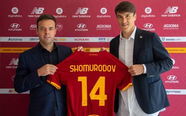 Shomurodov: "Voglio aiutare la Roma a vincere"