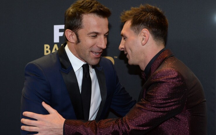 Un abbraccio tra Alessandro Del Piero e Leo Messi