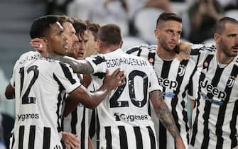 34588995 TURIN, ITALY - AUGUST 14, 2021: Juventus players celebrate during the friendly match between JUVENTUS FC and ATALANTA BC at Alliance Stadium in Turin, Italy on August 14, 2021. Credit: Nderim Kaceli / Medialys Images/Sipa USA