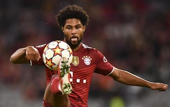 epa09496147 Bayern's Serge Gnabry in action during the UEFA Champions League group E soccer match between Bayern Munich and Dynamo Kiev in Munich, Germany, 29 September 2021.  EPA/Lukas Barth-Tuttas