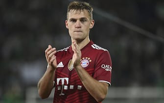 Joshua KIMMICH (FC Bayern Munich) after the end of the game, applause, gesture, action, single image, trimmed single motif, half figure, half figure. Soccer 1st Bundesliga season 2021/2022, 6th matchday, matchday06, Greuther Furth - FC Bayern Munich 1-3, on September 24th, 2021, Sportpark Ronhof Thomas Sommer in Fuerth
