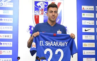 SHANGHAI, CHINA - JULY 09: Shanghai Shenhua's new signing Stephan El Shaarawy poses for a photo with his jersey during the presentation on July 9, 2019 in Shanghai, China. (Photo by Visual China Group via Getty Images/Visual China Group via Getty Images)