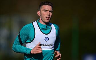 COMO, ITALY - JANUARY 29: Robin Gosens of FC Internazionale in action during an FC Internazionale training session at the club's training ground Suning Training Center at Appiano Gentile on January 29, 2022 in Como, Italy. (Photo by Mattia Ozbot - Inter/Inter via Getty Images)