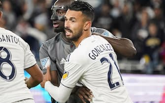 SAINT PAUL, MN - OCTOBER 20: Minnesota United defender Ike Opara(3) with mask(for broken nose) in the second half.LA Galaxy defender Giancarlo GonzÃ¡lez (21)on defense during the MLS Playoff game between the Minnesota United and the Los Angeles Galaxy on October 20, 2019 at Allianz Field in Saint Paul, MN. (Photo by Bryan Singer/Icon Sportswire via Getty Images)