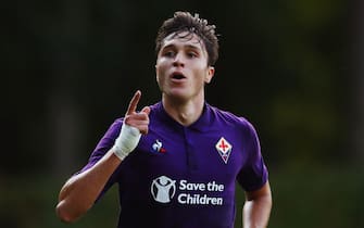 WENUM WIESEL, NETHERLANDS - AUGUST 01:  Federico Chiesa of Fiorentina celebrates scoring his teams second goal of the game during the pre season friendly match between Heracles Almelo and Fiorentina on August 1, 2018 in Almelo, Netherlands.  (Photo by Dean Mouhtaropoulos/Getty Images)