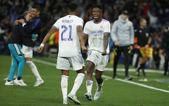 epa09887196 Real Madrid's players Vinicius Junior (R) and Rodrygo Silva (L) celebrate at the end of the UEFA Champions League quarter final second leg soccer match between Real Madrid and Chelsea held at Santiago Bernabeu Stadium, in Madrid, Spain, 12 April 2022.  EPA/JUANJO MARTIN