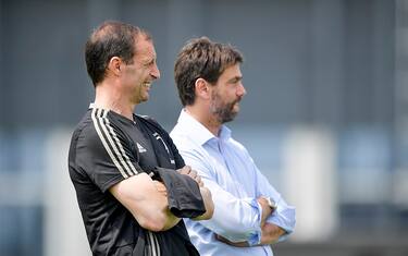 TURIN, ITALY - MAY 24: Juventus coach Massimiliano Allegri looks on with chairman Andrea Agnelli during a training session at JTC on May 24, 2019 in Turin, Italy. (Photo by Daniele Badolato - Juventus FC/Juventus FC via Getty Images)