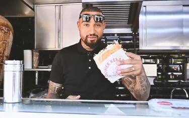 Boateng rinnova con l'Hertha: offrirà 2023 kebab