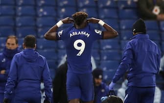 epa09015012 Chelsea's Tammy Abraham reacts after picking up an injury during the English Premier League soccer match between Chelsea FC and Newcastle United in London, Britain, 15 February 2021.  EPA/Paul Childs / POOL EDITORIAL USE ONLY. No use with unauthorized audio, video, data, fixture lists, club/league logos or 'live' services. Online in-match use limited to 120 images, no video emulation. No use in betting, games or single club/league/player publications.