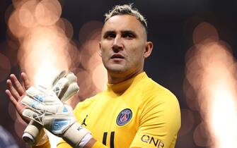 Nice, France, 5th March 2022. Keylor Navas of PSG acknowledges the fans following the 1-0 defeat in the Uber Eats Ligue 1 match at Allianz Riviera Stadium, Nice. Picture credit should read: Jonathan Moscrop / Sportimage via PA Images
