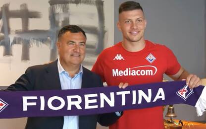 Jovic è ufficiale: "Fiorentina, sono onorato"