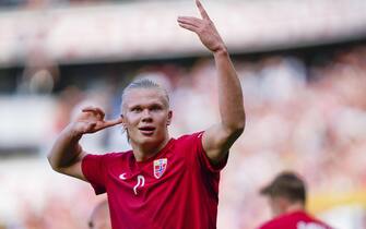 epa10009783 Erling Braut Haaland of Norway celebrates after scoring the 1-0 lead during the UEFA Nations League soccer match between Norway and Sweden in Oslo, Norway, 12 June 2022.  EPA/Beate Oma Dahle  NORWAY OUT