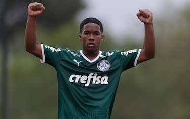 epa09934637 Midfielder Endrick, 15, plays a game as a starter for Palmeiras in Guarulhos, Brazil, 08 May 2022. Endrick, one of the strongest new promises in Brazilian football, continues to accumulate experience for his long-awaited debut in the Palmeiras professional squad and he was once again a starter with the 'Verdao' sub'20 team. Before the debut, which should happen after he turns 16 at the end of July and signs a professional contract, the local and foreign sports press and the eager Palmeiras fans have to settle for these performances. Before the gaze of several foreign media, Endrick started in the 5-1 win over Sao Jose in the Paulista Sub'20 Championship.  EPA/Fernando Bizerra