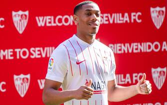 epa09710495 Sevilla's new French striker Anthony Martial poses during his presentation as new player of the Spanish LaLiga soccer club in Seville, Spain, 26 January 2022. Martial joined Sevilla FC until the end of the sesson from English Premier League side Manchester United.  EPA/Raul Caro