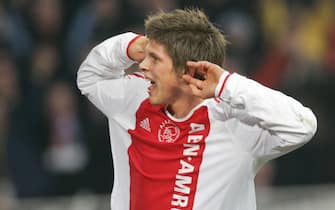 Amsterdam, NETHERLANDS:  Ajax-striker Klaas Jan Huntelaar  jubilates after scoring the first goal vs Inter Milan, 22 February 2006 during their Champions League group B match in the Amsterdam stadium.    AFP  PHOTO  ANP PHOTO VINCENT JANNINK --HOLLAND OUT--  (Photo credit should read VINCENT JANNINK/AFP via Getty Images)