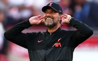 LONDON, ENGLAND - APRIL 16: Jurgen Klopp manager of Liverpool celebrates the win during The Emirates FA Cup Semi-Final match between Manchester City and Liverpool at Wembley Stadium on April 16, 2022 in London, England. (Photo by Marc Atkins/Getty Images)