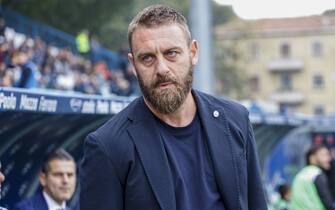 Foto Alessandro Castaldi/LaPresse 12 Novembre 2022 Ferrara, Italia - sport, calcio - Spal vs Benevento - Campionato di calcio Serie BKT 2022/2023 - Stadio Paolo Mazza. Nella foto: Daniele De Rossi Coach (Spal)

November 12, 2022 Ferrara, Italy - sport, soccer - Spal vs Benevento - Italian Football Championship League BKT 2022/2023 - Paolo Mazza stadium. In the pic: Daniele De Rossi Coach (Spal)