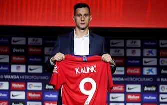 epa06947740 Croatian forward Nikola Kalinic poses with his new jersey during his presentation as a new Atletico Madrid's player at Wanda Metropolitano Stadium, in Madrid, Spain, 13 August 2018. Kalinic was transfered by AC Milan and he signed a contract for the next three seasons.  EPA/Chema Moya