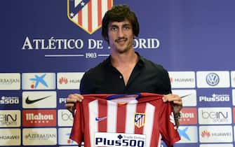 Atletico de Madrid's new football signing Montenegrin Stefan Savic poses with his new shirt during his presentation at Vicente Calderon stadium in Madrid on July 27, 2015.  AFP PHOTO / JAVIER SORIANO        (Photo credit should read JAVIER SORIANO/AFP via Getty Images)