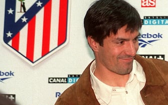 MD26-20000117-MADRID, SPAIN: Argentinian soccer player of Atletico de Madrid, Jose Antonio Chamot, who signed on Monday 17 January 2000 for Italian side AC Milan, smiles during a press conference at Atletico's sports centre in Madrid. Chamot's contract with the Italian champions runs until the end of the 2001/2002 season.    EPA PHOTO   EFE/JOSE HUESCA/ell-fob