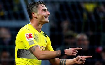 epa06210889 Dortmund's Maximilian Philipp celebrates after scoring the 5-0 lead during the German Bundesliga soccer match between Borussia Dortmund and FC Cologne in Dortmund, Germany, 17 September 2017.  EPA/FRIEDEMANN VOGEL EMBARGO CONDITIONS - ATTENTION: Due to the accreditation guidelines, the DFL only permits the publication and utilisation of up to 15 pictures per match on the internet and in online media during the match.