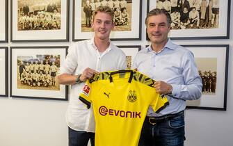 DORTMUND, GERMANY - MAY 22: (EXCLUSIVE COVERAGE) Julian Brandt signs a new contract with Borussia Dortmund with Michael Zorc (sports director of Borussia Dortmund)  at Dortmund on May 22, 2019 in Dortmund, Germany. (Photo by Alexandre Simoes/Borussia Dortmund via Getty Images)