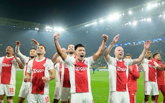final jubilation Team Ajax, team, left to right Sebastien HALLER (Ajax), Dusan TADIC (Ajax), Daley BLIND (Ajax), Lisandro MARTINEZ (Ajax), Davy KLAASSEN (Ajax) Soccer Champions League, preliminary round 4th matchday, Borussia Dortmund (DO) - Ajax Amsterdam 1: 3, on November 3rd, 2021 in Dortmund / Germany. Â