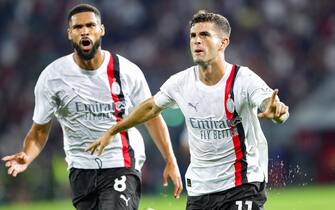 BOLOGNA, ITALY - 2023/08/21: Ruben Loftus Cheek of AC Milan (L) and Christian Pulisic of AC Milan (R) celebrate after scoring a goal during SERIE A TIM 2023/24 football match between Bologna and AC Milan at Renato Dall Ara. Final score; Bologna 0:2 AC Milan. (Photo by Grzegorz Wajda/SOPA Images/LightRocket via Getty Images)