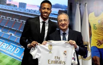 epa07707293 Real Madrid's President, Florentino Perez (R) and Brazilian defender Eder Militao pose for the photographers during the presentation of the player at Santiago Bernabeu Stadium, in Madrid, Spain, 10 July 2019.  EPA/Juanjo Guillen