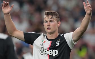 TURIN, ITALY - AUGUST 31:  Matthijs de Ligt of Juventus gestures during the Serie A match between Juventus and SSC Napoli at Allianz Stadium on August 31, 2019 in Turin, Italy.  (Photo by Emilio Andreoli/Getty Images )