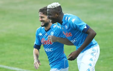 CASTEL DI SANGRO, ITALY - AUGUST 28: (BILD ZEITUNG OUT) Victor Osimhen of Napoli and Dries Mertens of Napoli celebrate after scoring during the pre-season friendly match between SSC Napoli and LAquila Calcio at Stadio Comunale Teofilo Patini on August 28, 2020 in Castel di Sangro, Italy. (Photo by Matteo Ciambelli/DeFodi Images via Getty Images)