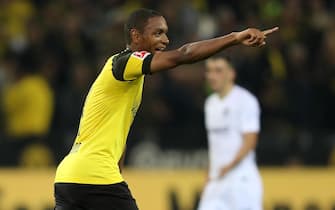 epa07020848 Dortmund's Abdou Diallo celebrates scoring the first goal during the German Bundesliga soccer match between Borussia Dortmund and Eintracht Frankfurt in Dortmund, Germany, 14 September 2018.    EPA/FRIEDEMANN VOGEL CONDITIONS - ATTENTION:  The DFL regulations prohibit any use of photographs as image sequences and/or quasi-video.