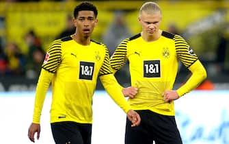epa09866370 Dortmund players Jude Bellingham (L) and Erling Haaland (R) react during the German Bundesliga soccer match between Borussia Dortmund and RB Leipzig in Dortmund, Germany, 02 April 2022.  EPA/FRIEDEMANN VOGEL CONDITIONS - ATTENTION: The DFL regulations prohibit any use of photographs as image sequences and/or quasi-video.