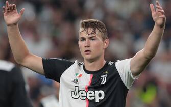 1165235197 TURIN, ITALY - AUGUST 31: Matthijs de Ligt of Juventus gestures during the Serie A match between Juventus and SSC Napoli at Allianz Stadium on August 31, 2019 in Turin, Italy. (Photo by Emilio Andreoli/Getty Images )
