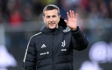 Federico Bernardeschi of FC Juventus greets his supporters during the Serie A match between Genoa CFC v FC Juventus on May 6, 2022 in Genova, Italy. (Photo by Giuseppe Maffia/NurPhoto via Getty Images)