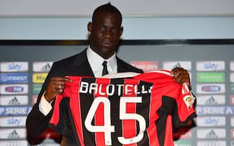 New AC Milan player, Italian striker Mario Balotelli poses with his AC Milan's team jersey prior a press conference on February 1, 2013 at San Siro Stadium in Milan. AFP PHOTO / GIUSEPPE CACACEs        (Photo credit should read GIUSEPPE CACACE/AFP/Getty Images)