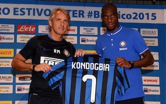 BRUNECK, ITALY - JULY 10:  Geoffrey Kondogbia (R) and Head coach Roberto Mancini pose for a photo during a press conference at Riscone di Brunico on July 10, 2015 in Bruneck, Italy.  (Photo by Claudio Villa - Inter/Getty Images)