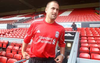 epa02262991 New Liverpool player Joe Cole enters the pitch to attend a photocall at the Anfield Road Stadium in Liverpool, north west Britain, 27 July 2010. Cole, along with Danny Wilson and Milan Jovanovic, were unveiled as Liverpool's new signings under newly appointed head coach Roy Hodgson.  EPA/LINDSEY PARNABY UK AND IRELAND OUT