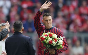 MUNICH, GERMANY - MAY 08: Niklas Suele of FC Bayern Muenchen acknowledges the fans before their final game for the club before joining Borussia Dortmund prior to the Bundesliga match between FC Bayern MÃ¼nchen and VfB Stuttgart at Allianz Arena on May 08, 2022 in Munich, Germany. (Photo by Alexander Hassenstein/Getty Images)