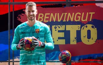 epa07705073 Brazilian goalkeeper Norberto Murara 'Neto' poses for the photographers with his new jersey during his presentation as new FC Barcelona's player in Barcelona, Spain, 09 July 2019. Murara, from Spanish team Valencia CF, signed a four-year contract with the club.  EPA/Enric Fontcuberta