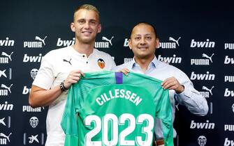 epa07705210 Valencia CF's President Anil Murthy (R) and Dutch goalkeeper Jasper Cillessen pose for the photographers with the new jersey of the player during the Cillessen's presentation in Valencia, eastern Spain, 09 July 2019.  EPA/Miguel Angel Polo