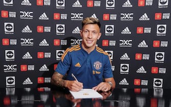 MANCHESTER, ENGLAND - JULY 26: (EXCLUSIVE COVERAGE) Lisandro Martinez of Manchester United poses after signing for the club at Carrington Training Ground on July 26, 2022 in Manchester, England. (Photo by Manchester United/Manchester United via Getty Images)