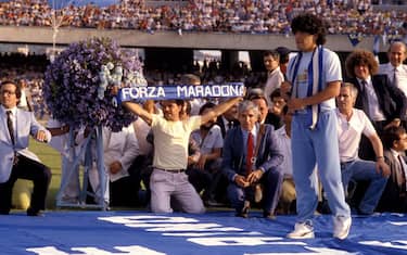NAPLES, ITALY - JULY 05: Diego Armando Maradona, new purchase of Napoli Calcio, is presented at Stadio San Paolo in front of eighty thousand fans of the Naples Calcio on July 5, 1984 in Naples, Italy. (Photo by Stefano Montesi - Corbis/Corbis via Getty Images)