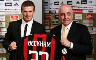 20081220 - MILANO - SPO - PRESENTAZIONE BECKHAM. David Beckham con Adriano Galliani, questa sera allo stadio di S Siro per la preesntazione.
ANSA / MATTEO BAZZI