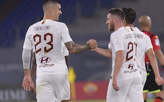 Foto Luciano Rossi/AS Roma/ LaPresse
08/07/2020 Roma ( Italia)
Sport Calcio
Roma-Parma  Campionato di Calcio Serie A Tim 2019 2020
Stadio Olimpico di Roma
Nella foto: Gianluca Mancini, Jordan Veretout

Photo Luciano Rossi/ AS Roma/ LaPresse
08/07/2020 Rome (Italy)
Sport Soccer
AS Roma-Parma    
football Championship League A Tim 2019 2020 
Olimpico Stadium of Rome
In the pic: Gianluca Mancini, Jordan Veretout