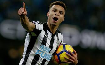 epa06458432 Newcastle United's Jacob Murphy celebrates scoring during the English premier league soccer match between Manchester City and Newcastle United at the Etihad Stadium in Manchester, Britain, 20 January 2018.  EPA/Nigel Roddis EDITORIAL USE ONLY. No use with unauthorized audio, video, data, fixture lists, club/league logos or 'live' services. Online in-match use limited to 75 images, no video emulation. No use in betting, games or single club/league/player publications