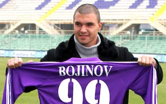 20050201-FIRENZE-SPR-CALCIO- PRESENTAZIONE VALERI BOJINOV. Il nuovo attaccante della Fiorentina, Valeri Bojinov, alla sua presentazione allo stadio Artemio Franchi di Firenze. MARCO BUCCO/ANSA.