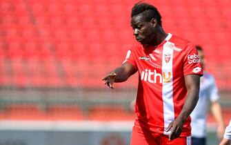 Foto Claudio Grassi/LaPresse
4 maggio 2021 Monza (MB) Italia
sport 
calcio
Monza vs Lecce - Campionato di calcio Serie BKT 2020/2021 - U-Power Stadium.
Nella foto: Mario Balotelli (#45 Monza)

Photo Claudio Grassi/LaPresse
May 4, 2021 Monza (MB) Italy
sport 
soccer
AC Monza vs US Lecce - Italian Football Championship League Serie BKT 2020/2021 - U-Power Stadium.
In the pic: Mario Balotelli (#45 Monza)